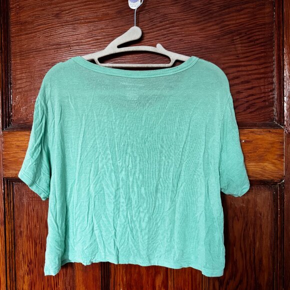 Soft and Sexy cropped tee - Picture 3 of 3